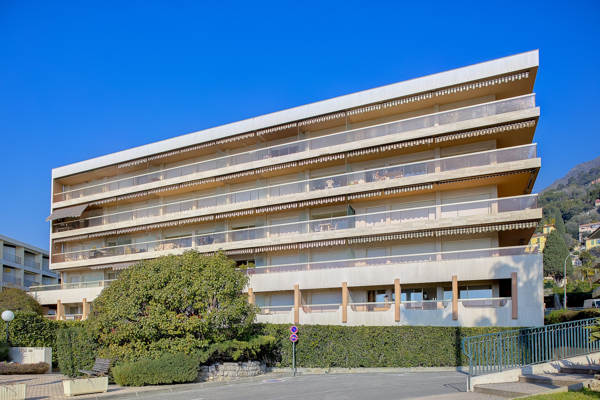 MENTON GARAVAN - GRAND 4 PIECES / 3 CHAMBRES DE 93 M2 AVEC TERRASSE , 2 CAVES, PARKING ET PISCINE — photo 20