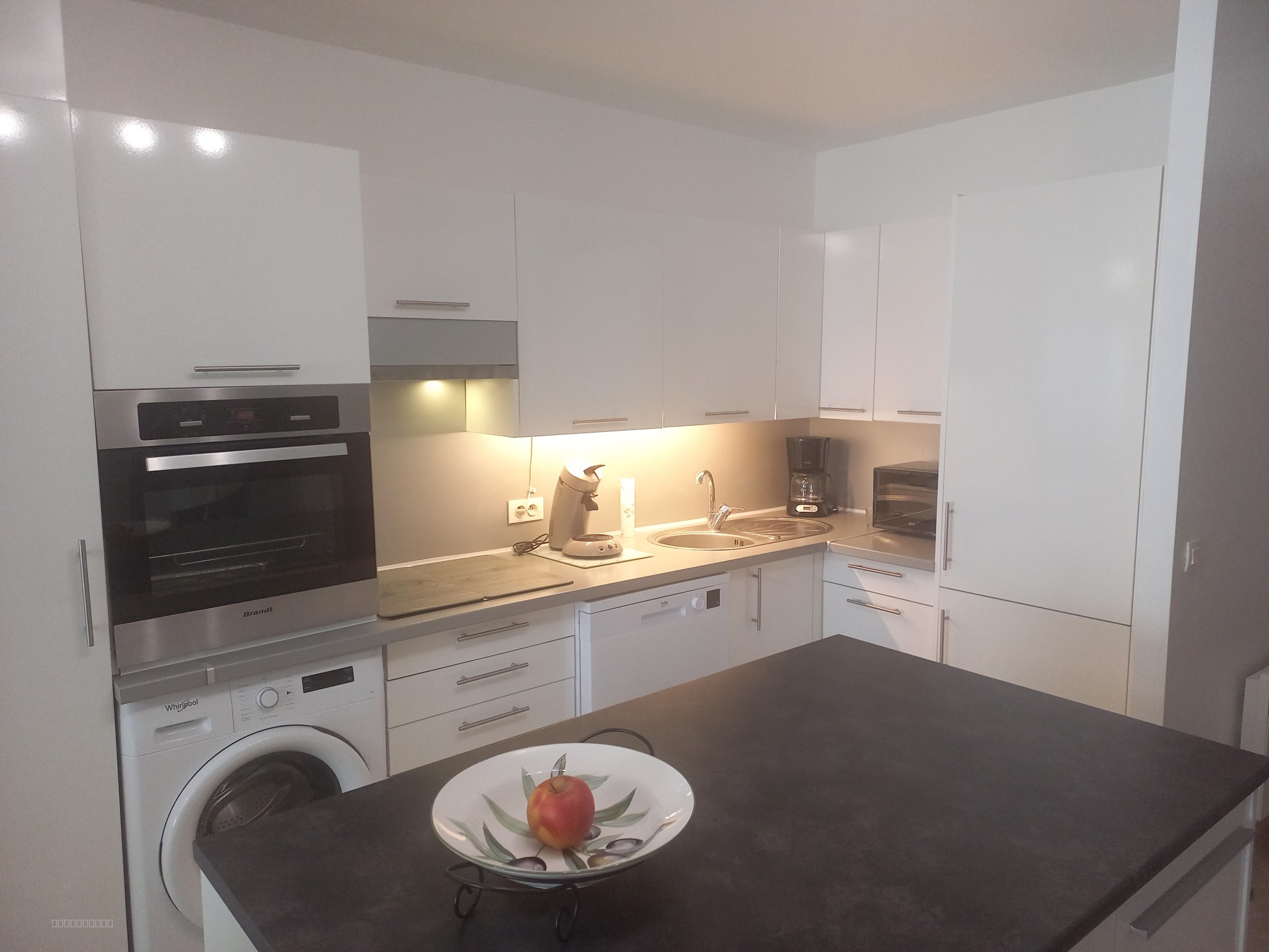 MENTON GARAVAN - GRAND 4 PIECES / 3 CHAMBRES DE 93 M2 AVEC TERRASSE , 2 CAVES, PARKING ET PISCINE — photo 2