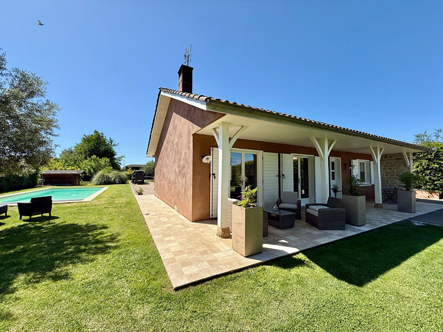 Maison plain pied 130 sur terrain 2.710 m2 avec piscine, garage et dépendance — photo 3