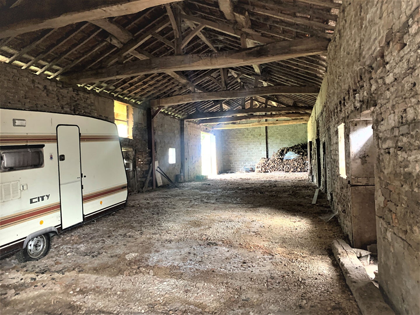 Grange à aménager de 500 m2 au sol sur 3000m2 de terrain — photo 3
