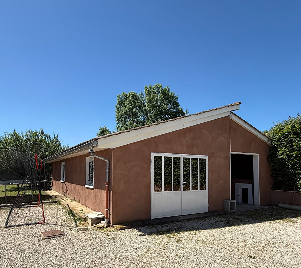 Maison plain pied 130 sur terrain 2.710 m2 avec piscine, garage et dépendance — photo 8