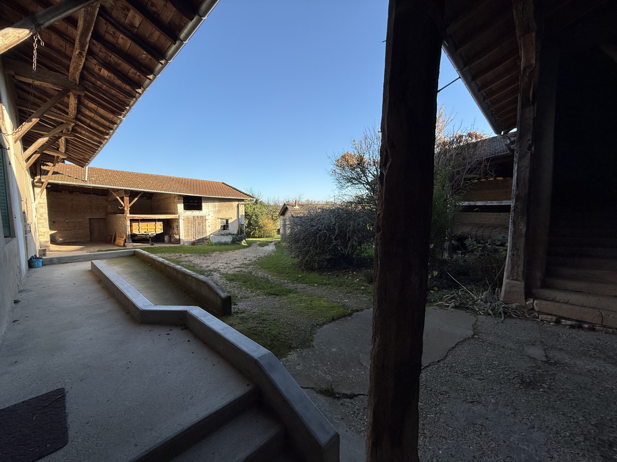 Corps de ferme à rénover et ses dépendances — photo 2