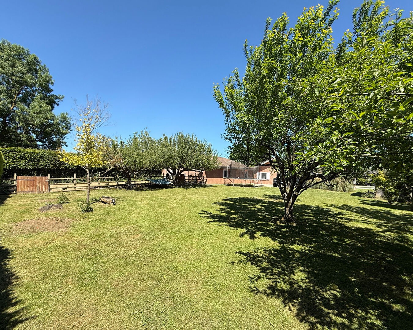 Maison plain pied 130 sur terrain 2.710 m2 avec piscine, garage et dépendance — photo 7
