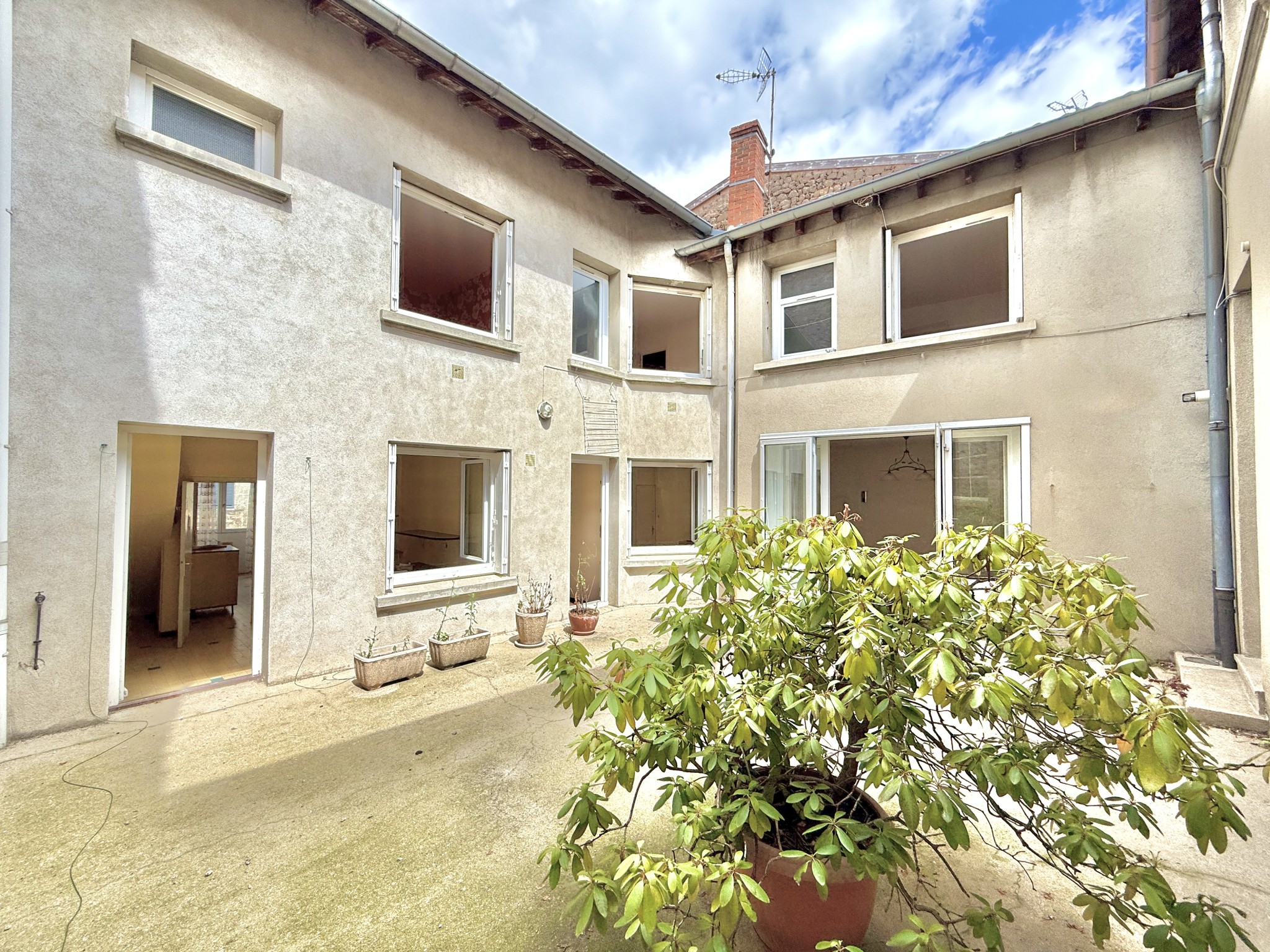 Maison de village familiale 8 chambres  205 m2 avec cour, garage double   Saint Didier en Velay- centre villag — photo 3