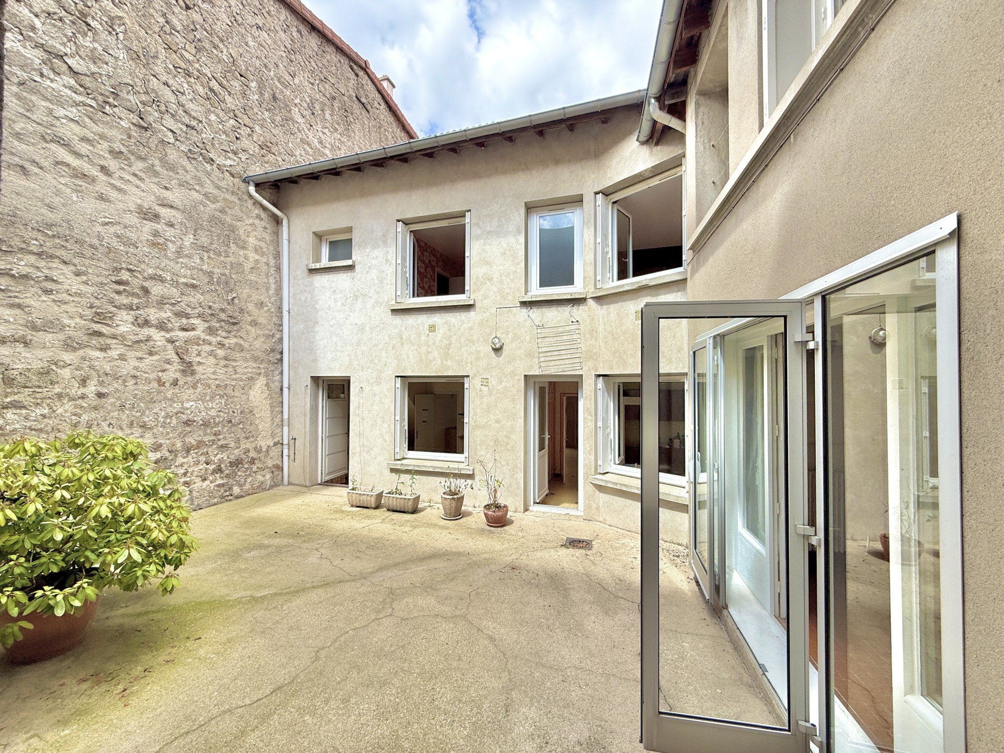 Maison de village familiale 8 chambres  205 m2 avec cour, garage double   Saint Didier en Velay- centre villag — photo 2