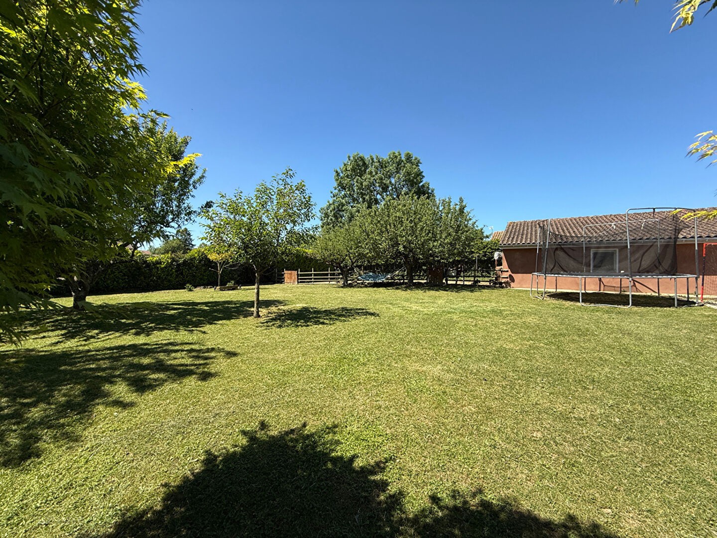 Maison plain pied 130 sur terrain 2.710 m2 avec piscine, garage et dépendance — photo 6