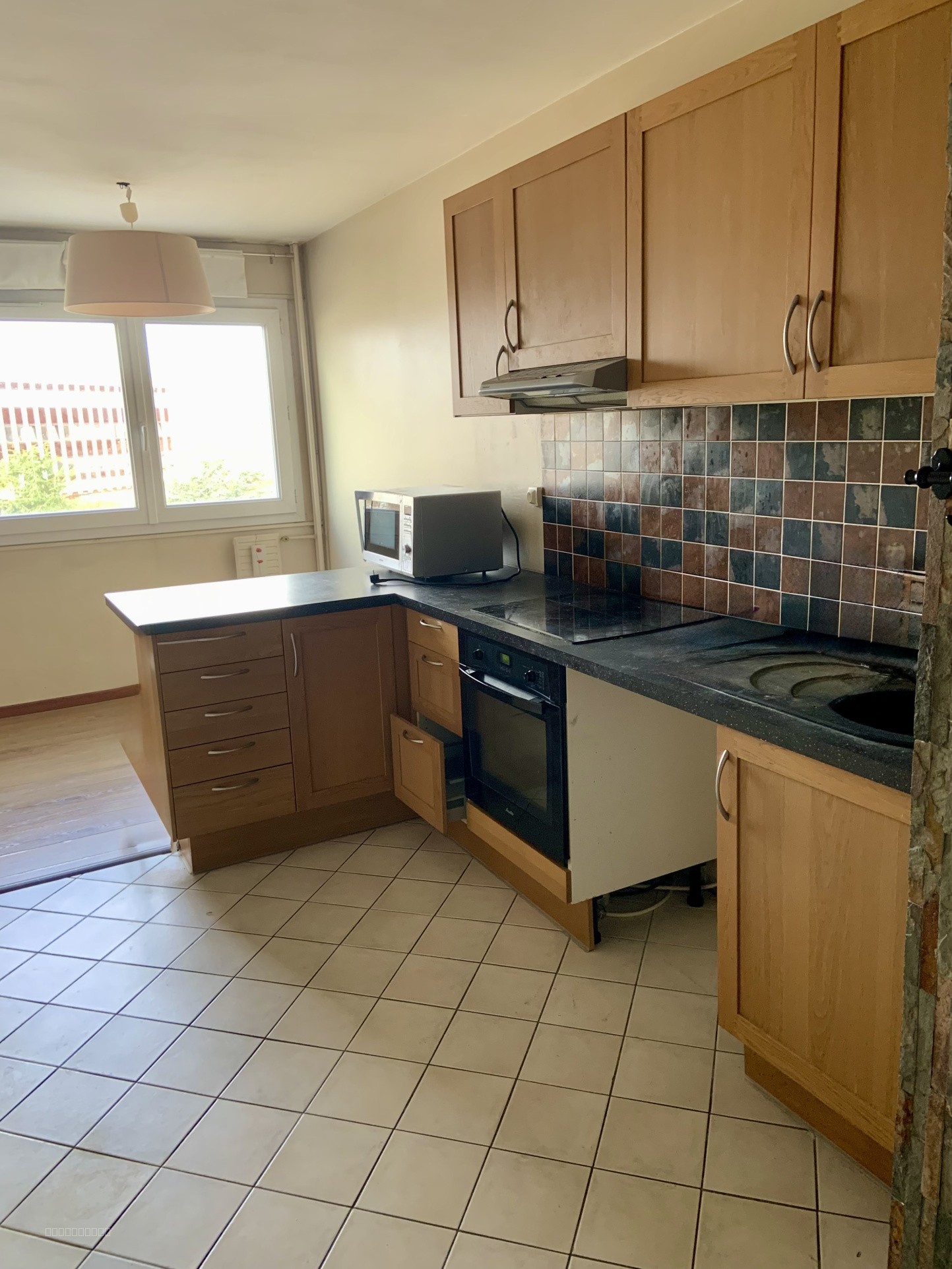 Appartement 3 pièces - 2 chambres à louer à Évry-Courcouronnes 1 011,83€ CC — photo 2