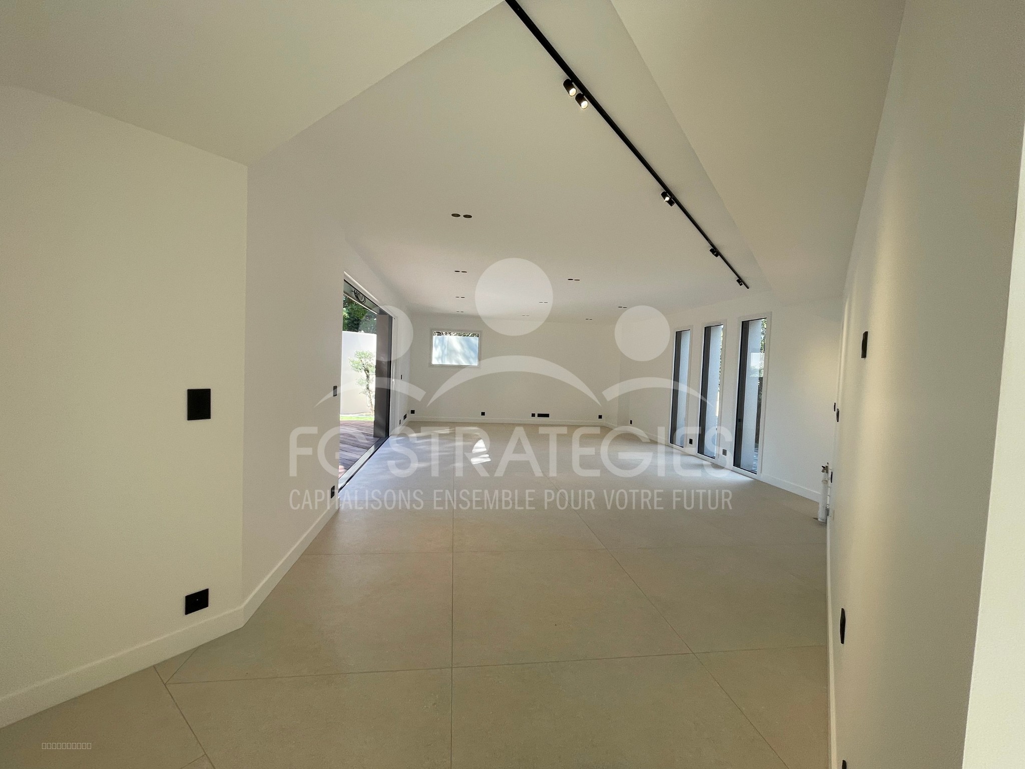 Villa 4 pièces - piscine et jardin- d'exception à Aiguelongue - MONTPELLIER — photo 12