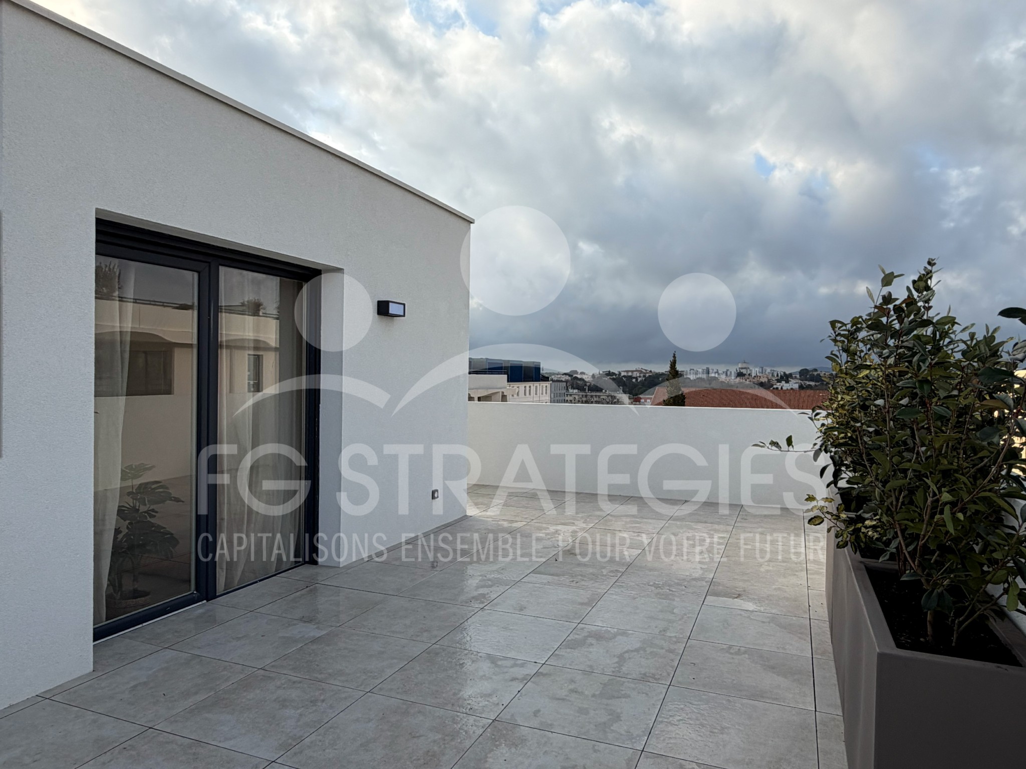 Duplex T5 d’exception avec solarium   MONTPELLIER Cité Créative/EAI/Montcalm — photo 14