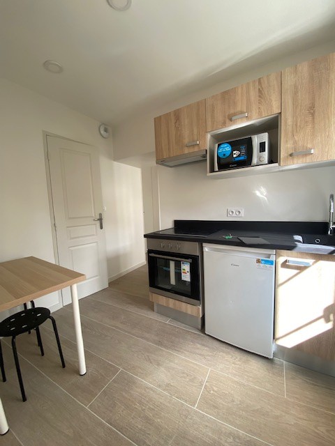 Appartement de type 1 meublé et équipé en plein centre ville de BRIGNAIS — photo 2