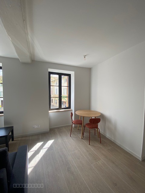 Appartement de type 1 meublé et équipé en plein centre ville de BRIGNAIS — photo 8
