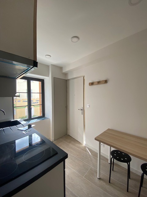 Appartement de type 1 meublé et équipé en plein centre ville de BRIGNAIS — photo 3