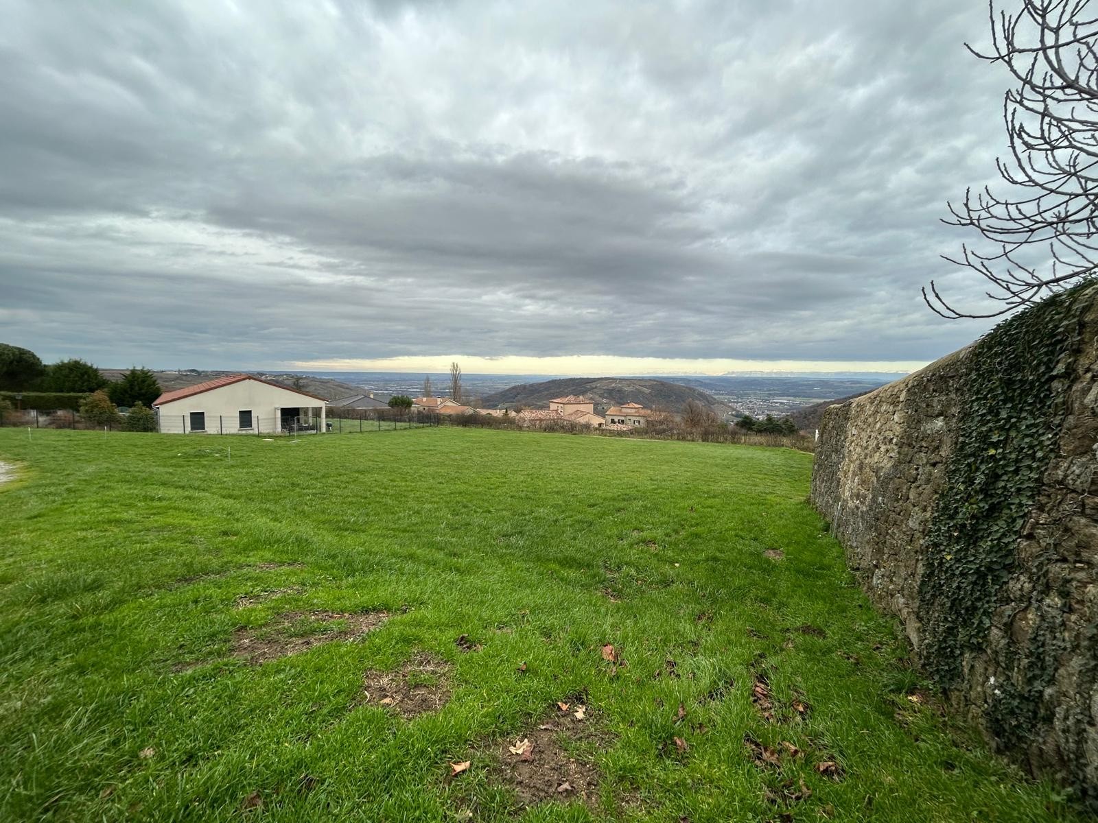 À vendre   Terrain d’exception de 1 136 m2 entre Thorrenc et Saint-Cyr — photo 4