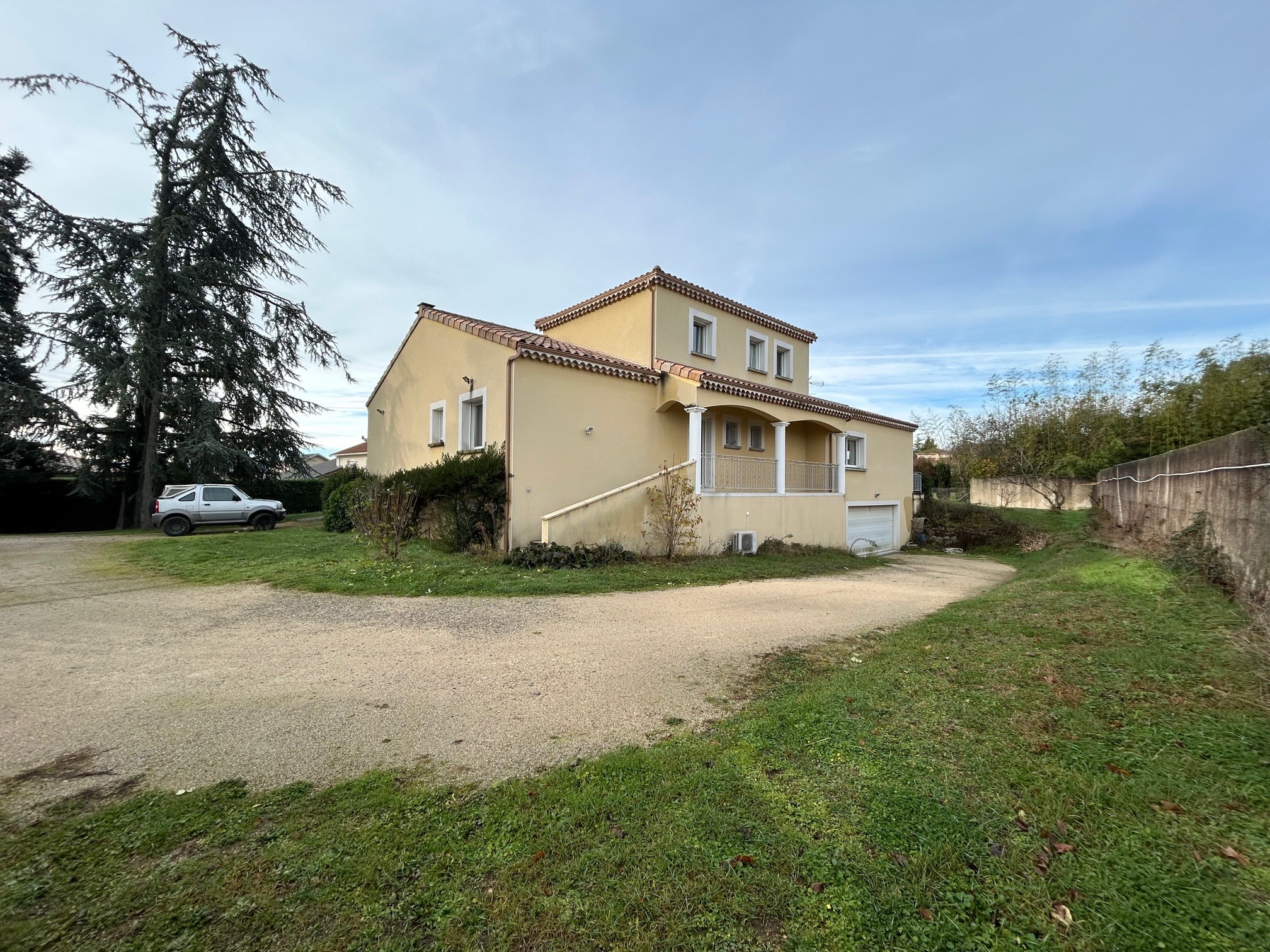 Belle maison familiale à vendre à ANNONAY sur sous/sol complet avec terrain attenant — photo 3