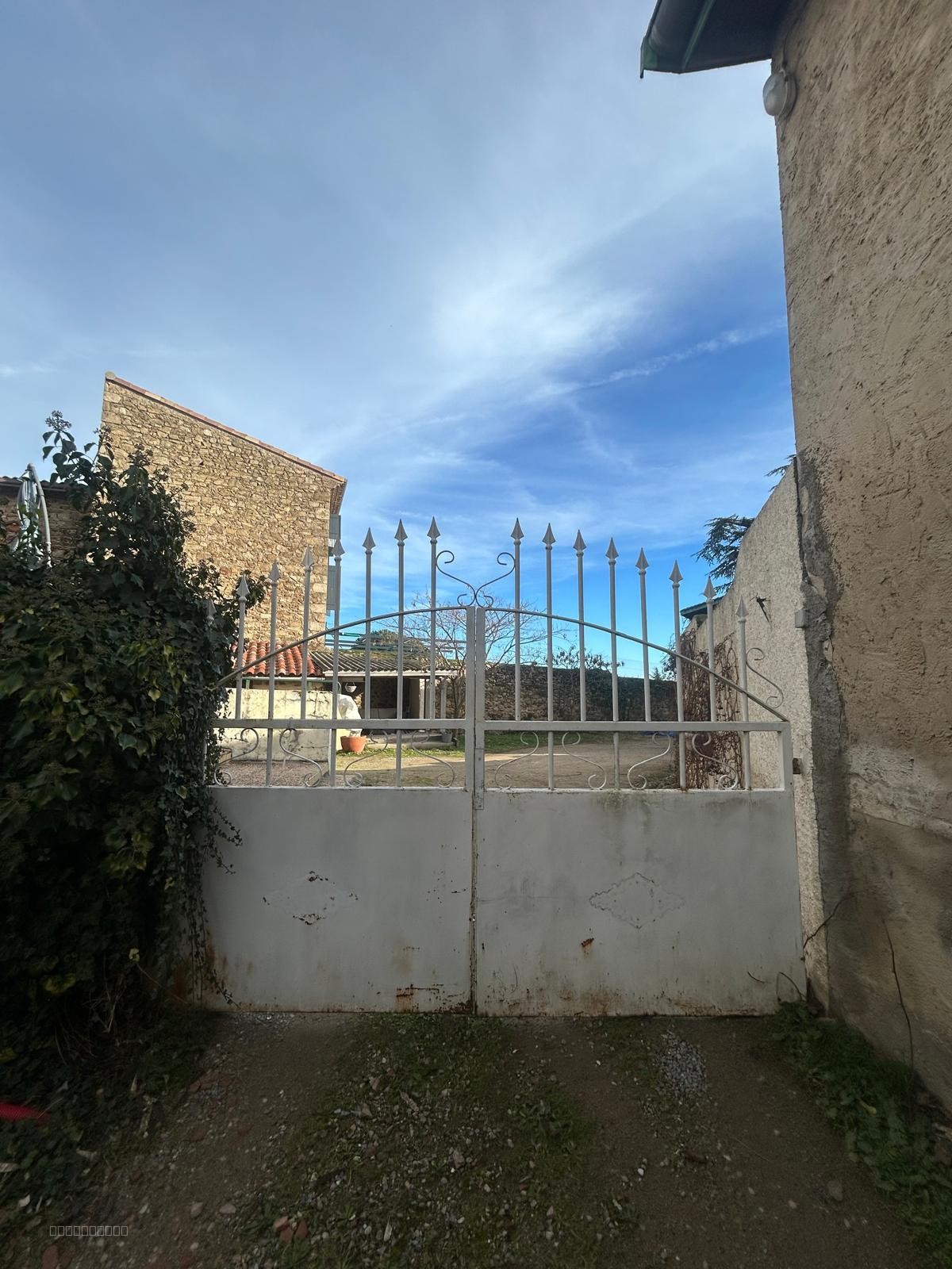 FELINES Maison de village avec grande cour intérieure — photo 12