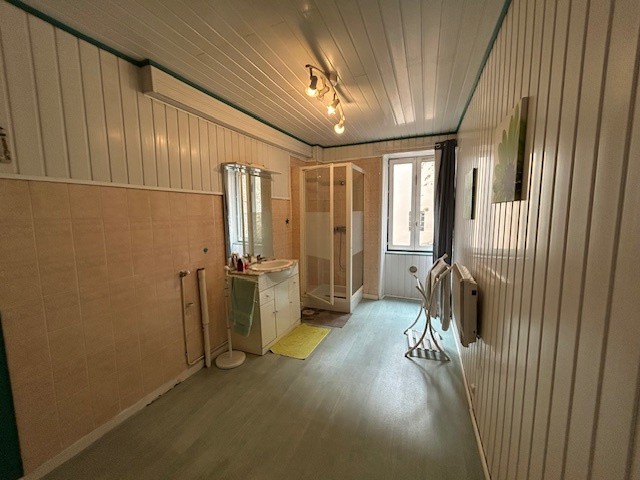 Maison à vendre à Annonay avec garage et cour intérieure — photo 13