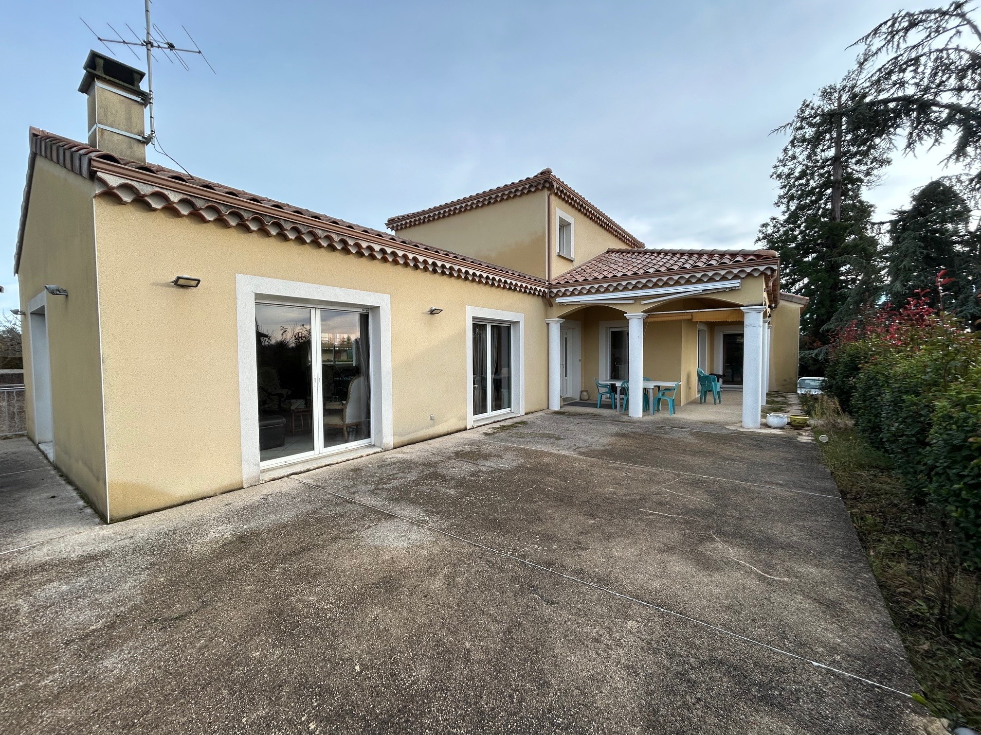 Belle maison familiale à vendre à ANNONAY sur sous/sol complet avec terrain attenant — photo 2