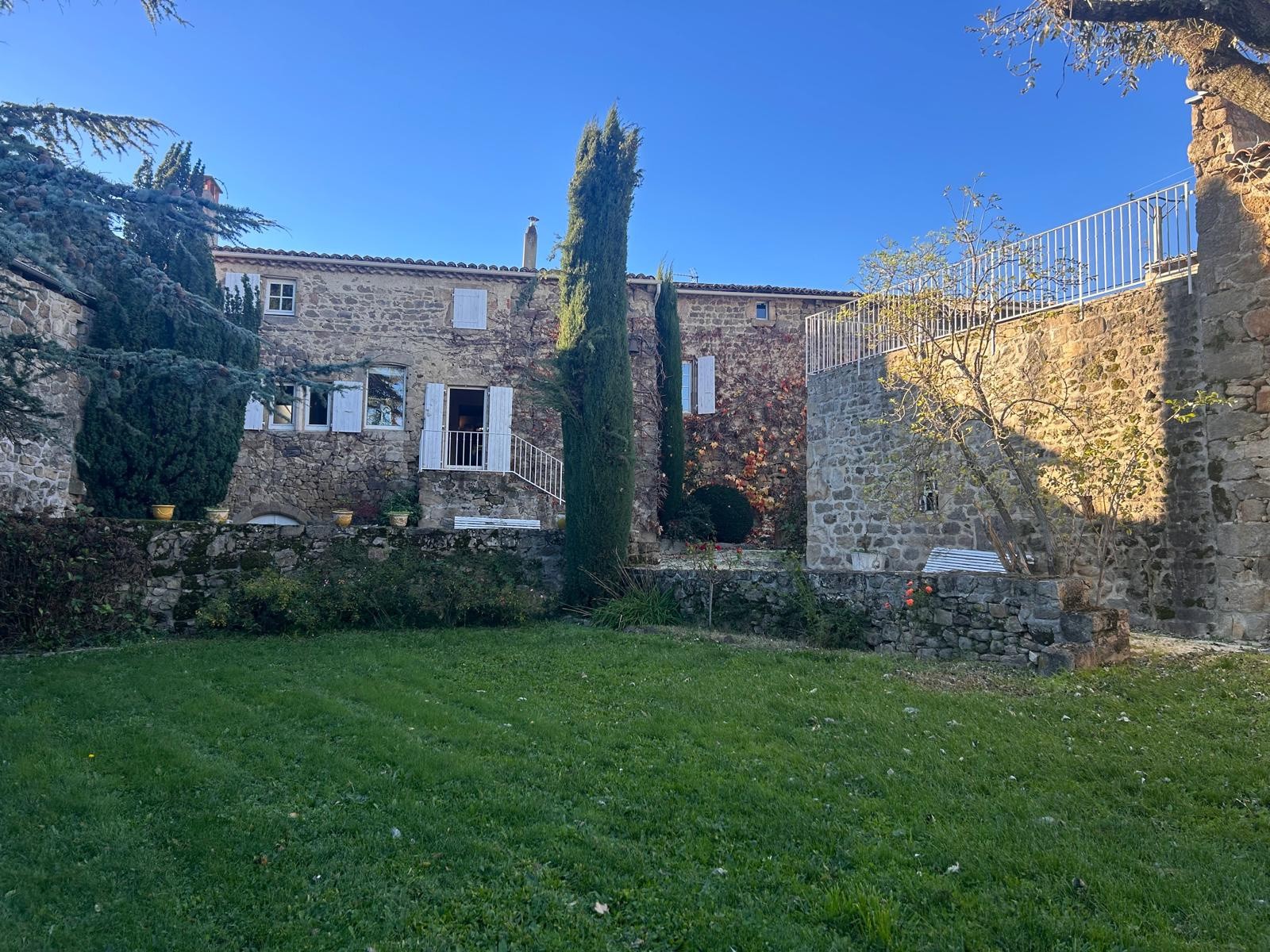 Propriété d’exception   12 pièces   472 m2 habitables   cœur d’Ardèche, à moins d’une heure de Lyon — photo 11