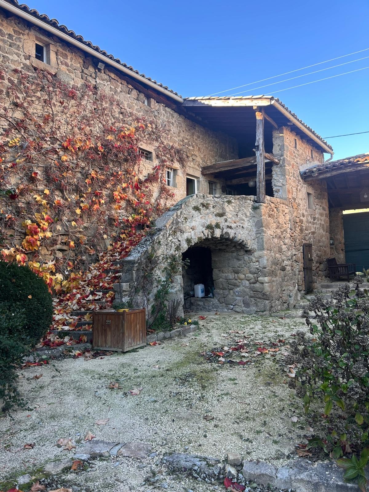 Propriété d’exception   12 pièces   472 m2 habitables   cœur d’Ardèche, à moins d’une heure de Lyon — photo 2