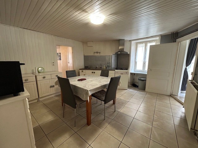 Maison à vendre à Annonay avec garage et cour intérieure — photo 5