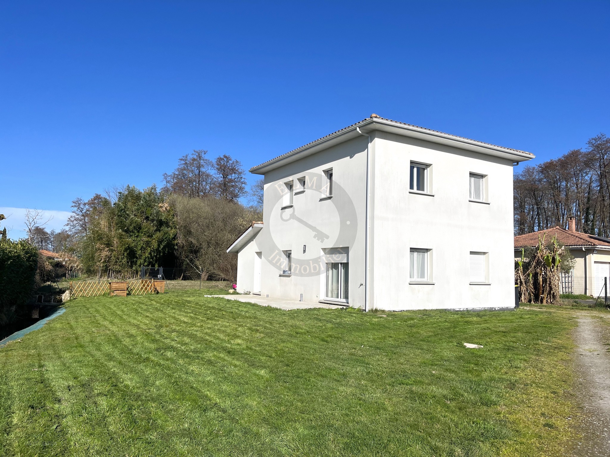 MAISON DANS UN QUARTIER CALME — photo 12
