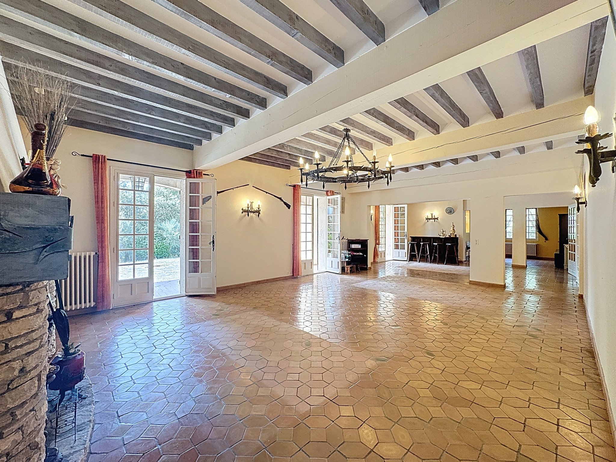 Luberon ? Grande Villa typique des années 70, sur — photo 13