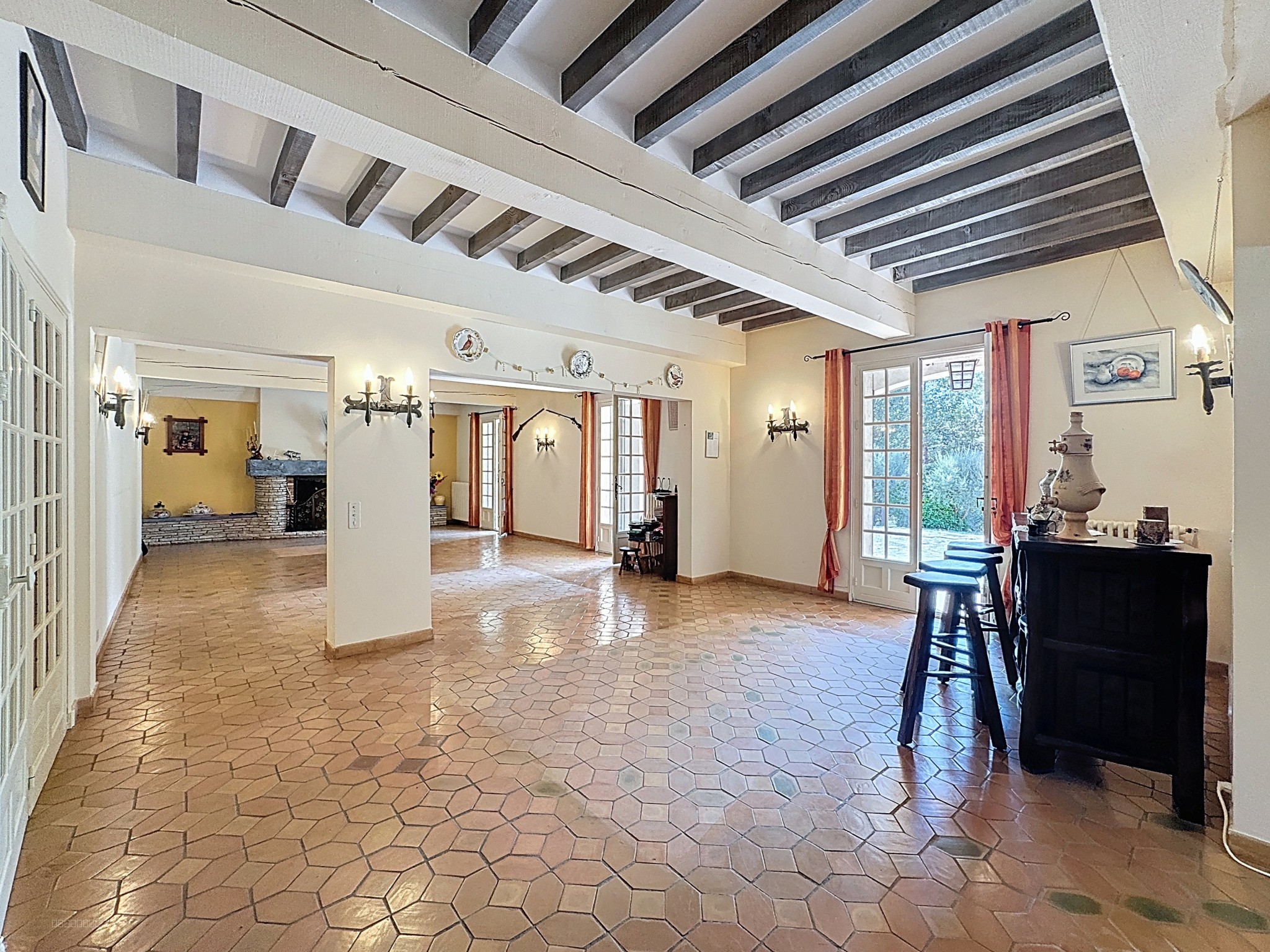 Luberon ? Grande Villa typique des années 70, sur — photo 12