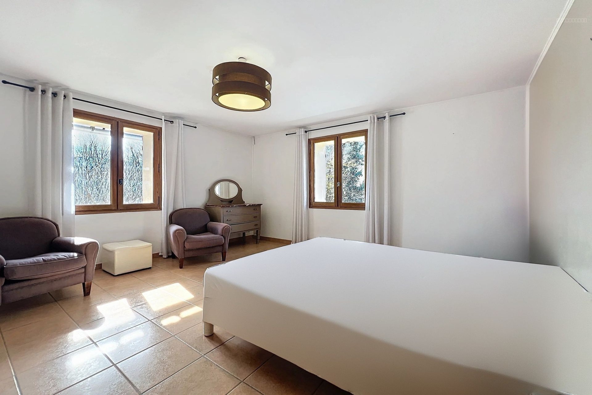 Luberon - Charmante maison en pierre / 4 chambres avec dépendances — photo 7