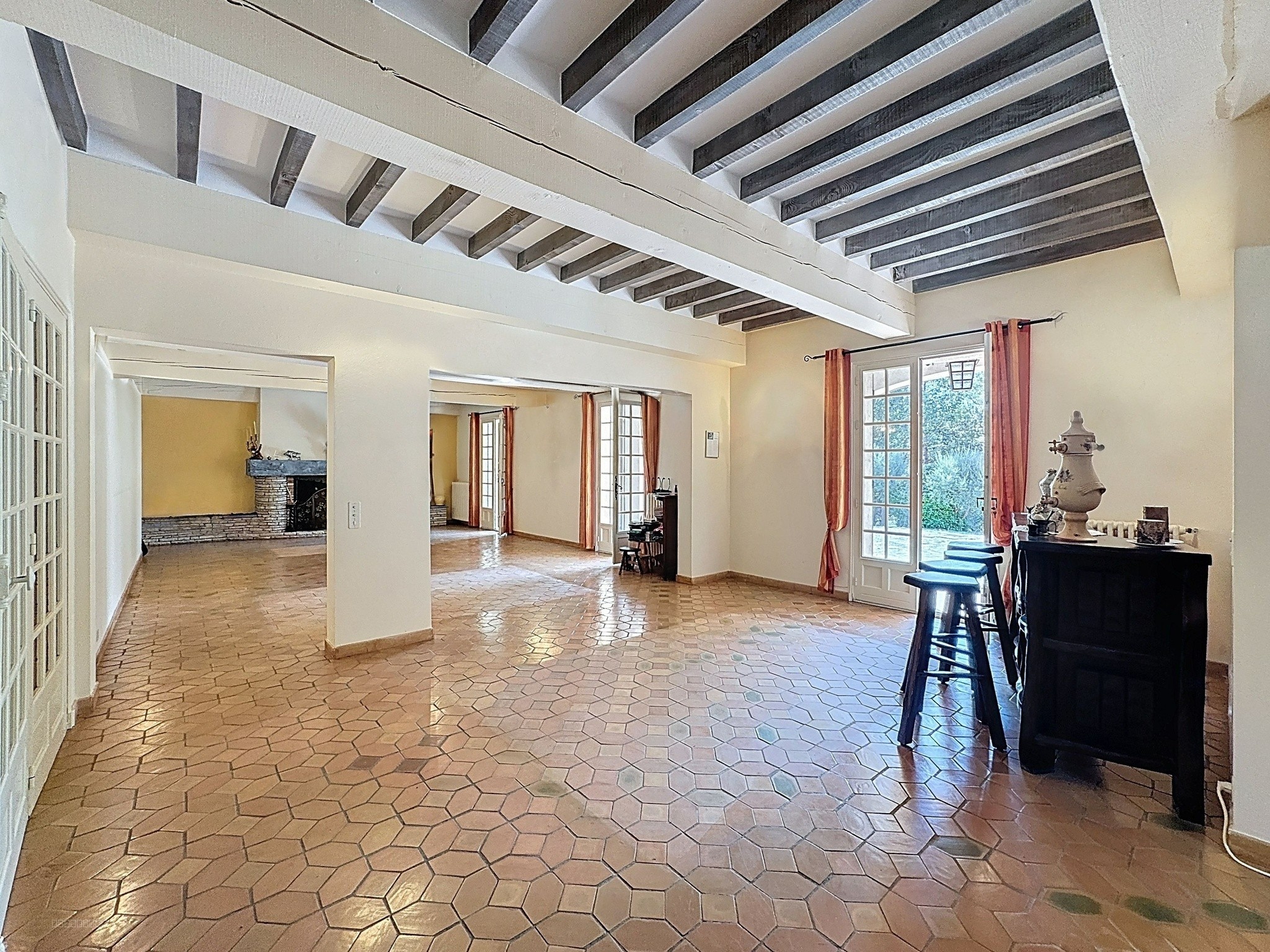Luberon ? Grande Villa typique des années 70, sur — photo 14