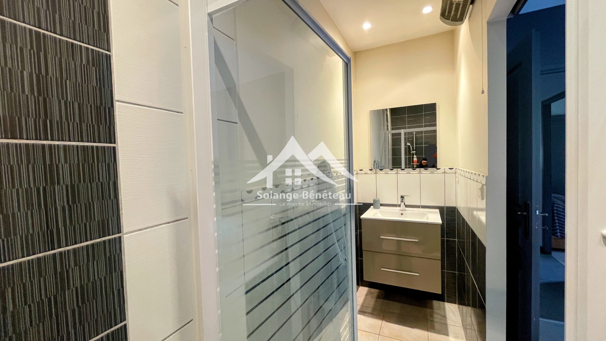 Villa contemporaine récente de plain-pied avec piscine de 160 m2 à Casteljaloux — photo 12
