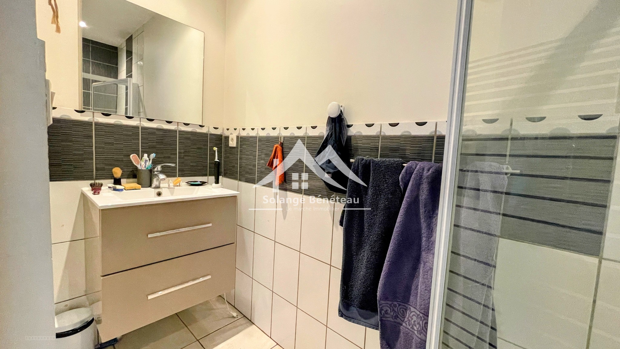 Villa contemporaine récente de plain-pied avec piscine de 160 m2 à Casteljaloux — photo 10