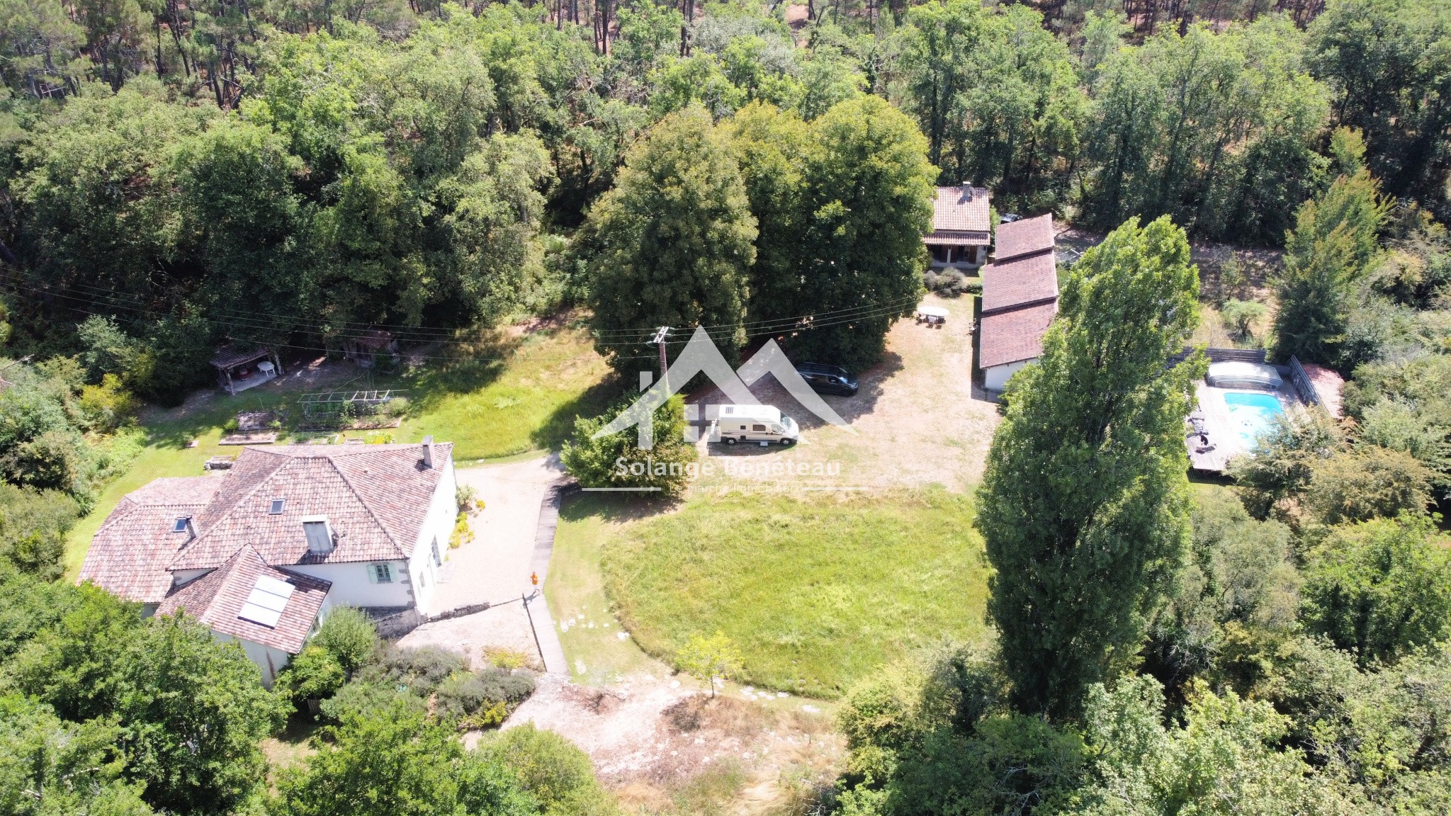 EXCLISIVITE -  Magnifique domaine avec Moulin et gite sur un terrain boisé de 2 hectares. — photo 17