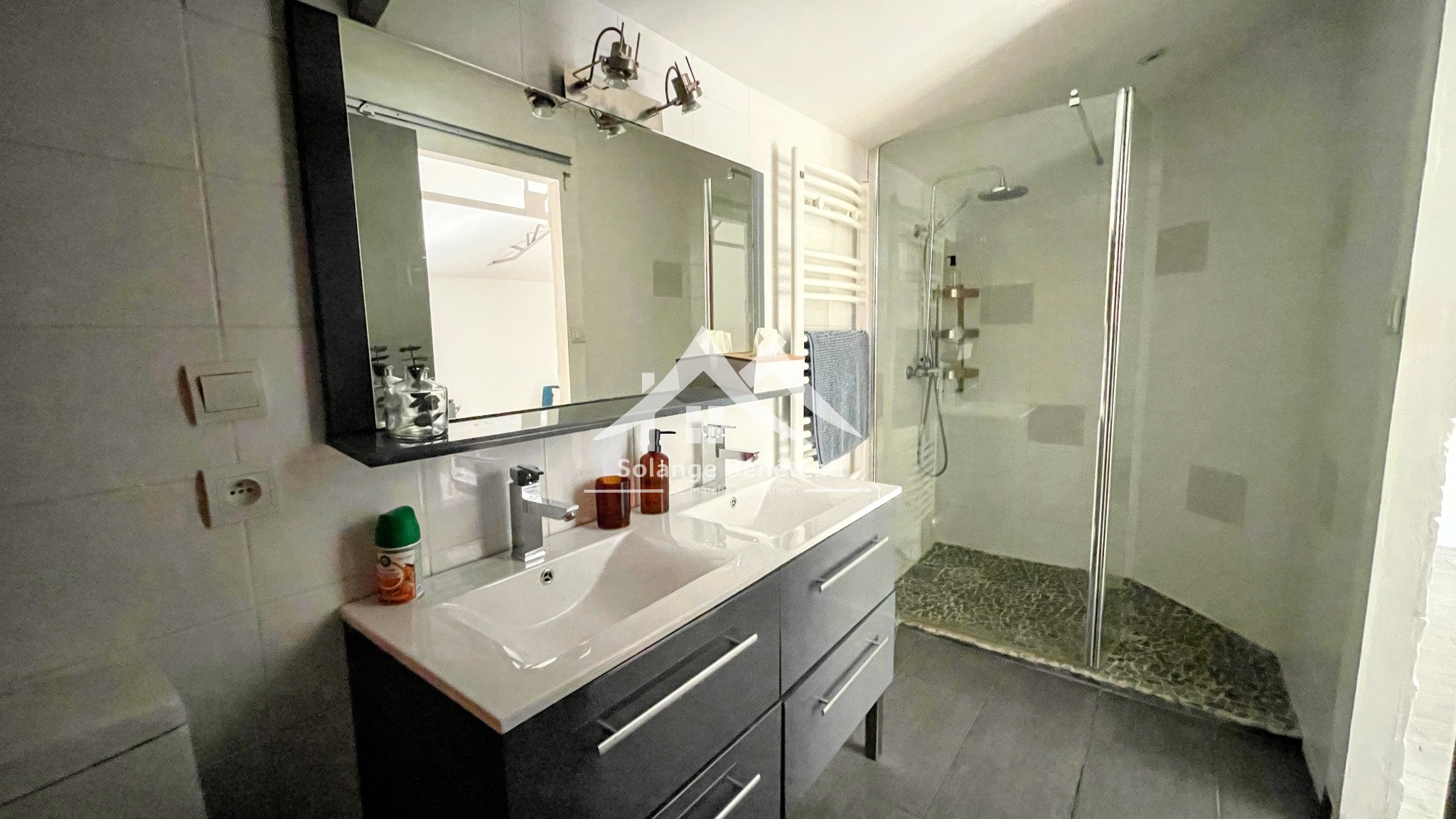 Maison de caractère rénovée   260 m2 • 5 ch. dont suite • séjour/cuisine 70 m2+ • parc clos 6 900 m2 — photo 14