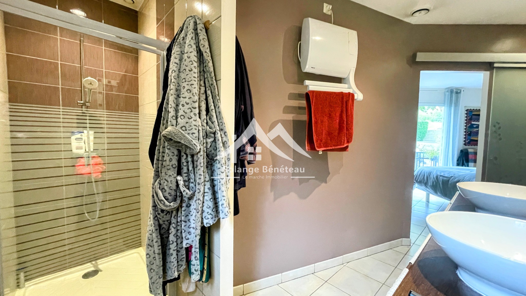 Villa contemporaine récente de plain-pied avec piscine de 160 m2 à Casteljaloux — photo 8