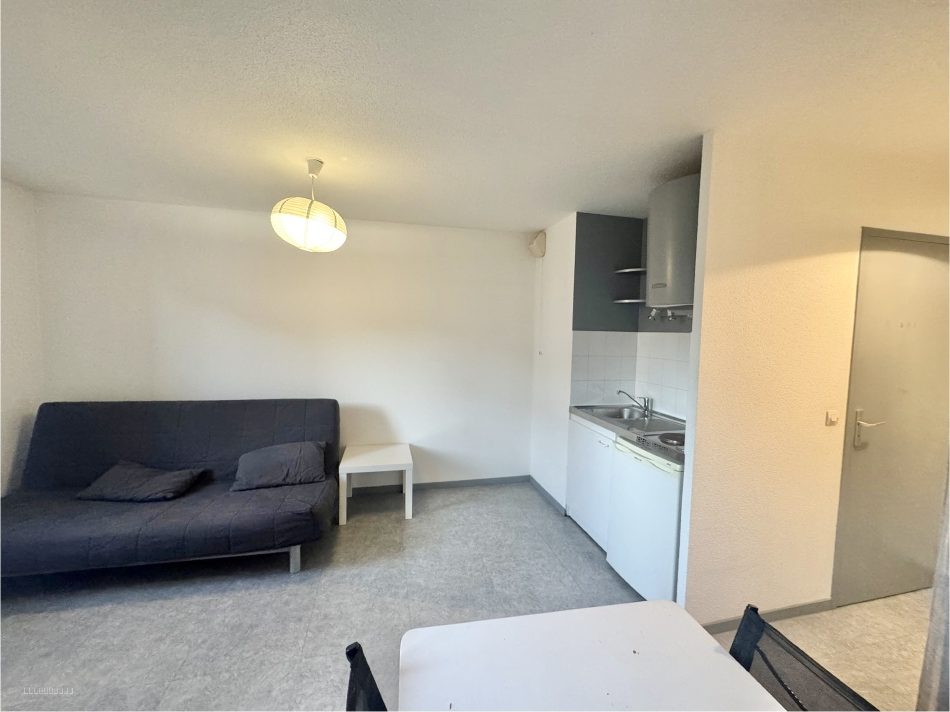 Studio rue Ponsard avec place privative couverte — photo 2