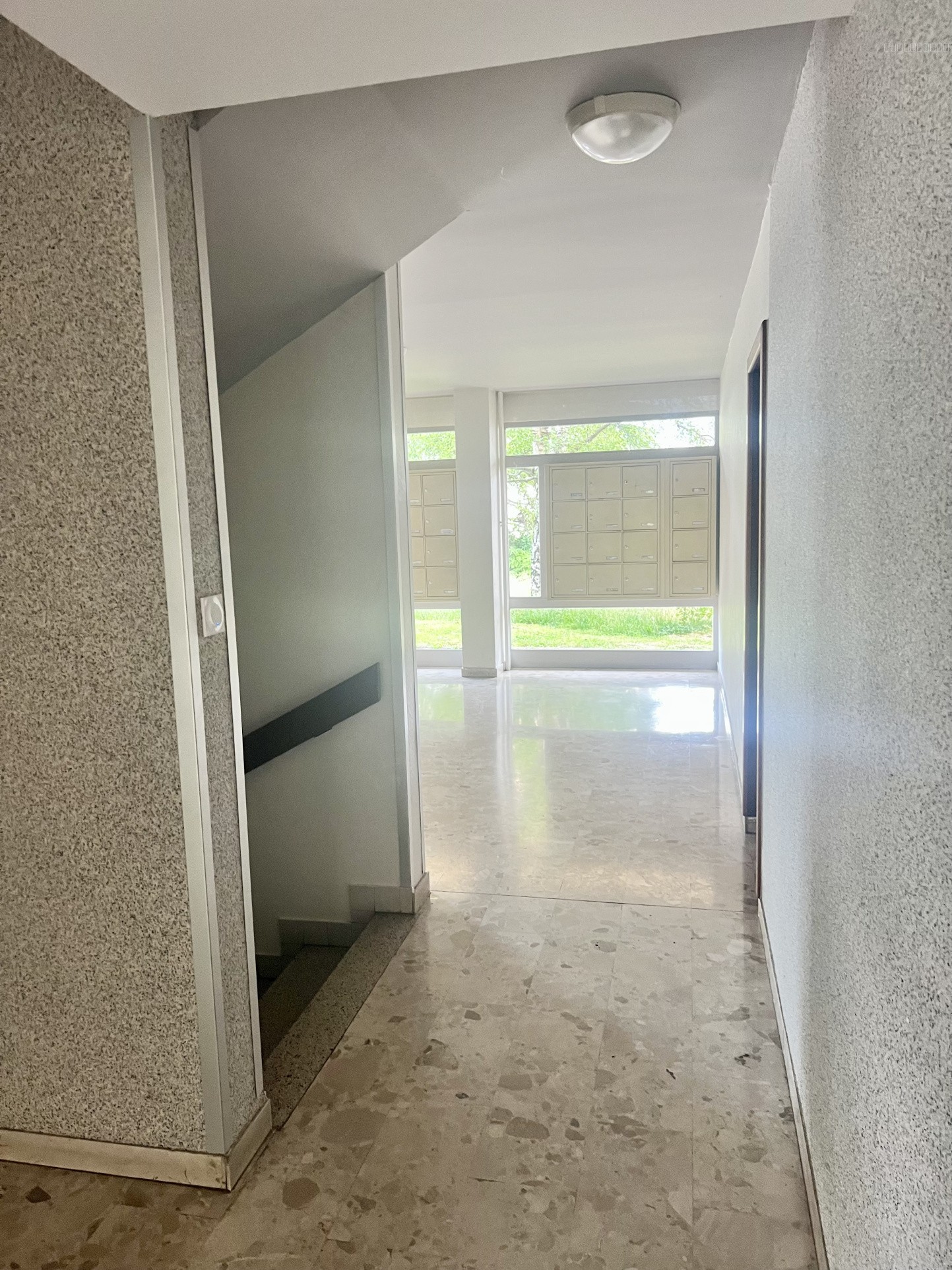 À vendre bel appartement avec terrasse et garage — photo 9