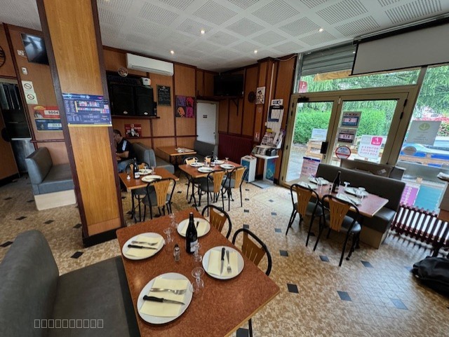 En exclusivité, bar restaurant à Fontaine — photo 4