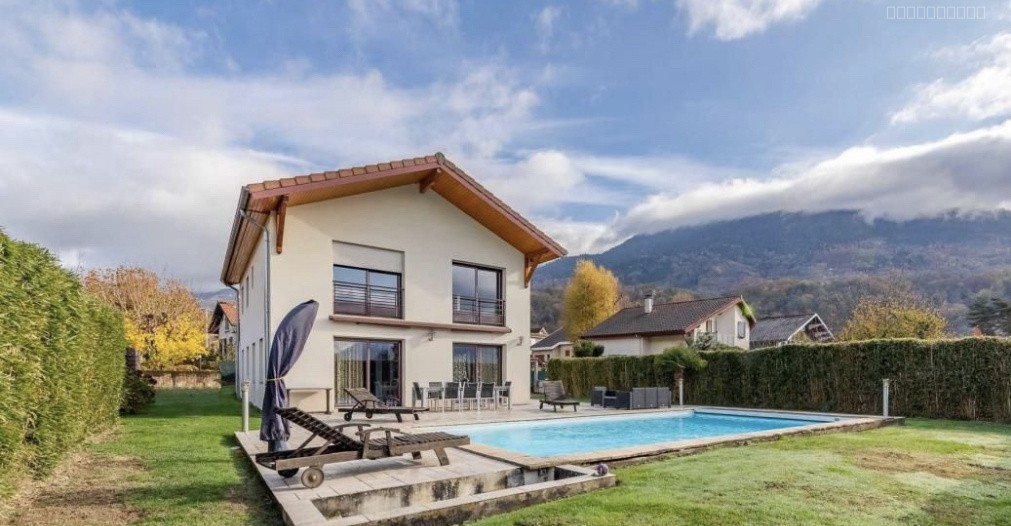 Villa — photo 1