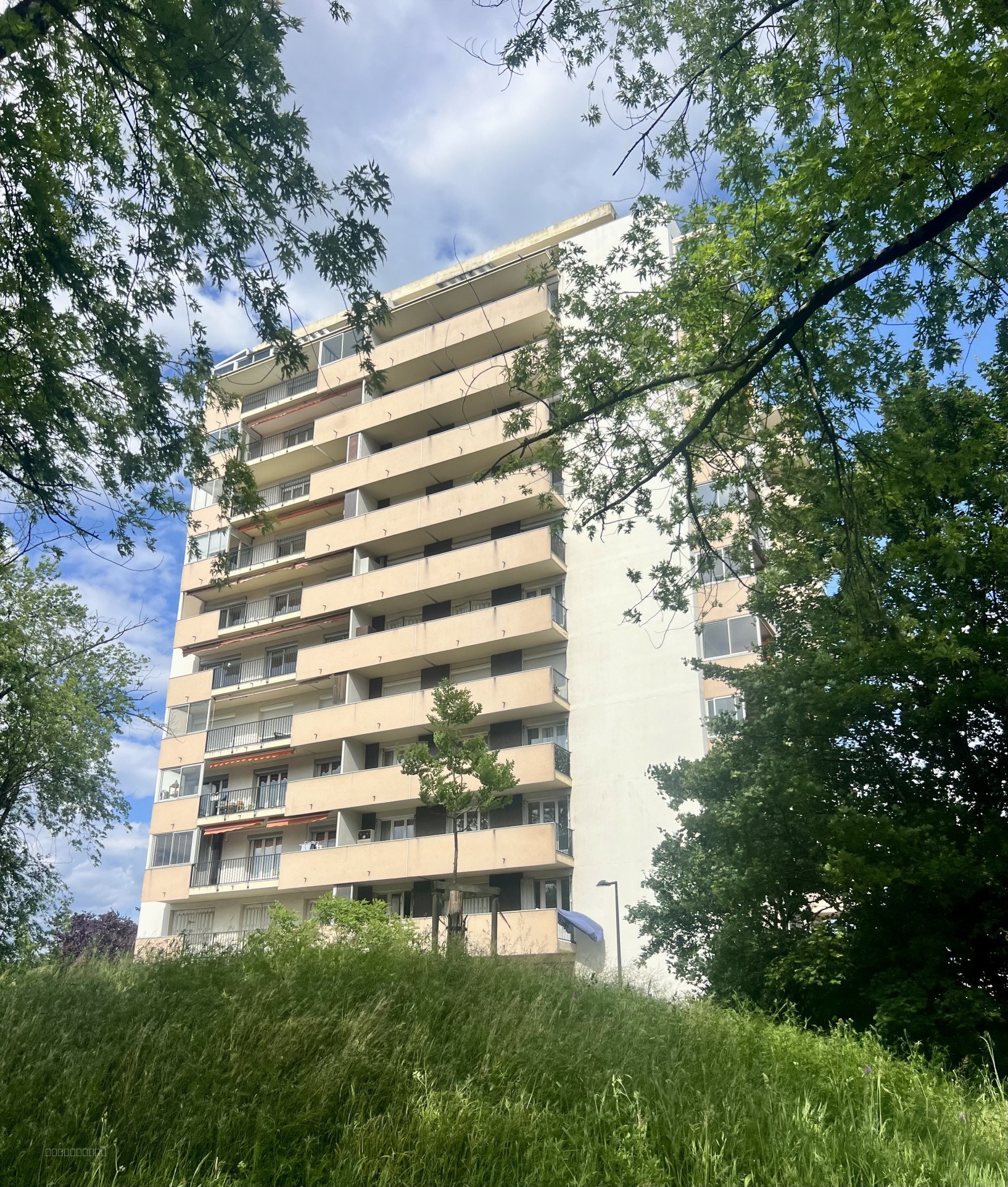 À vendre bel appartement avec terrasse et garage — photo 4