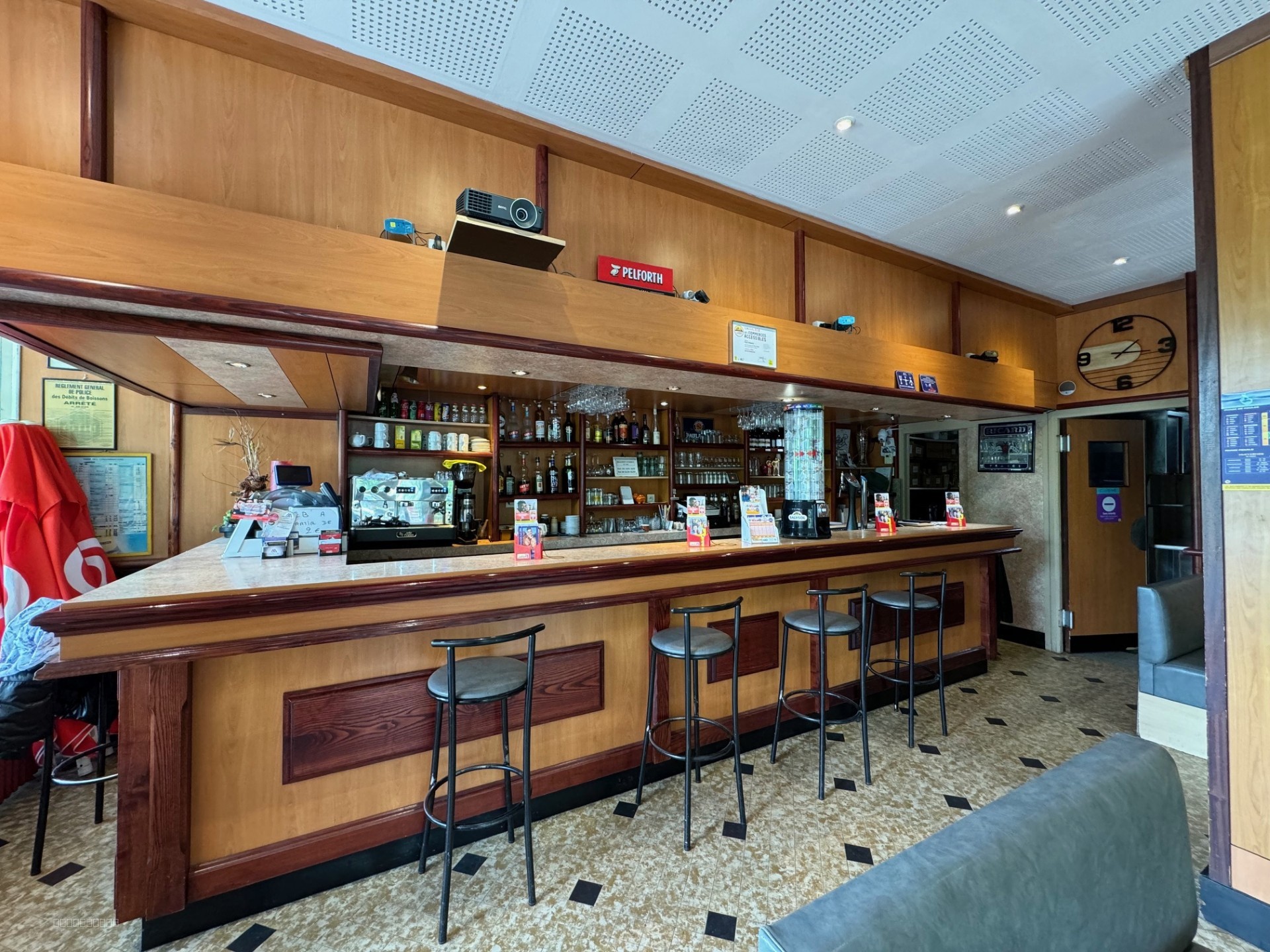 En exclusivité, bar restaurant à Fontaine — photo 10