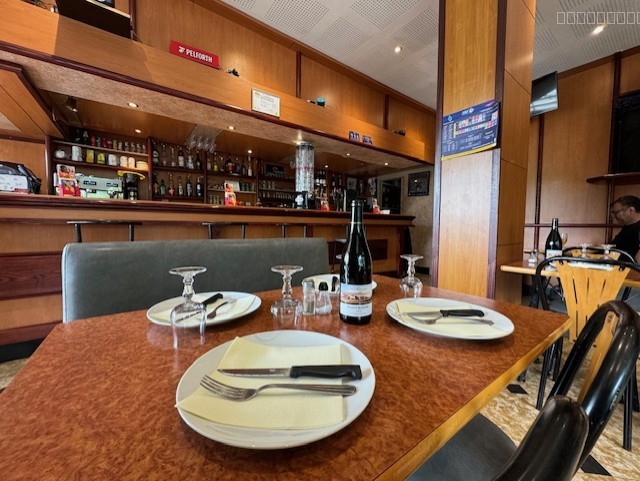 En exclusivité, bar restaurant à Fontaine — photo 7