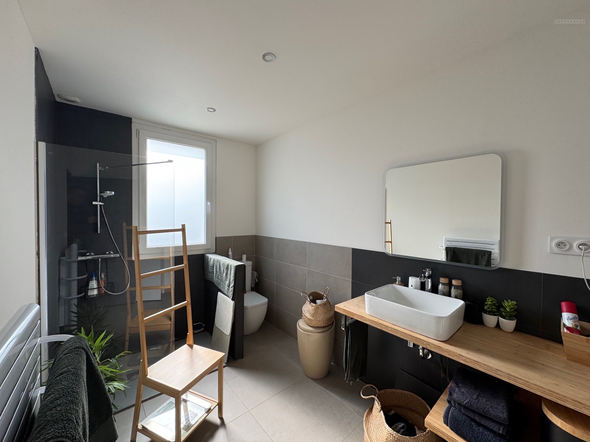 A Vif, spécial investisseur appartement de 178m2 et un bâtiment de  551m2 — photo 9