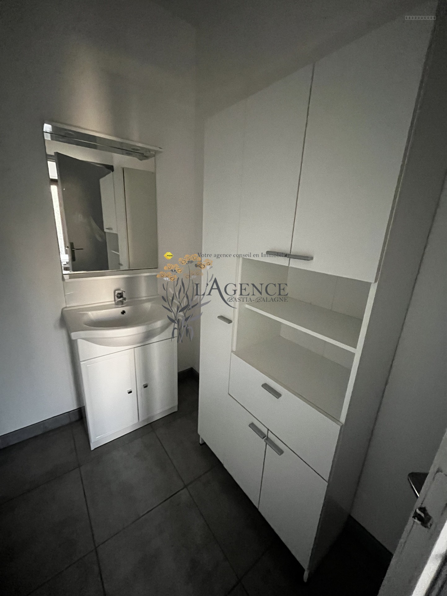 GRAND STUDIO MEUBLE PROCHE HOPITAL DE BASTIA — photo 9