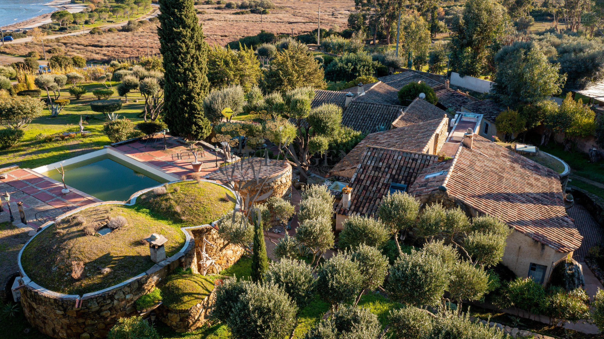 DOMAINE DE CARACTERE - SAINT-FLORENT — photo 3