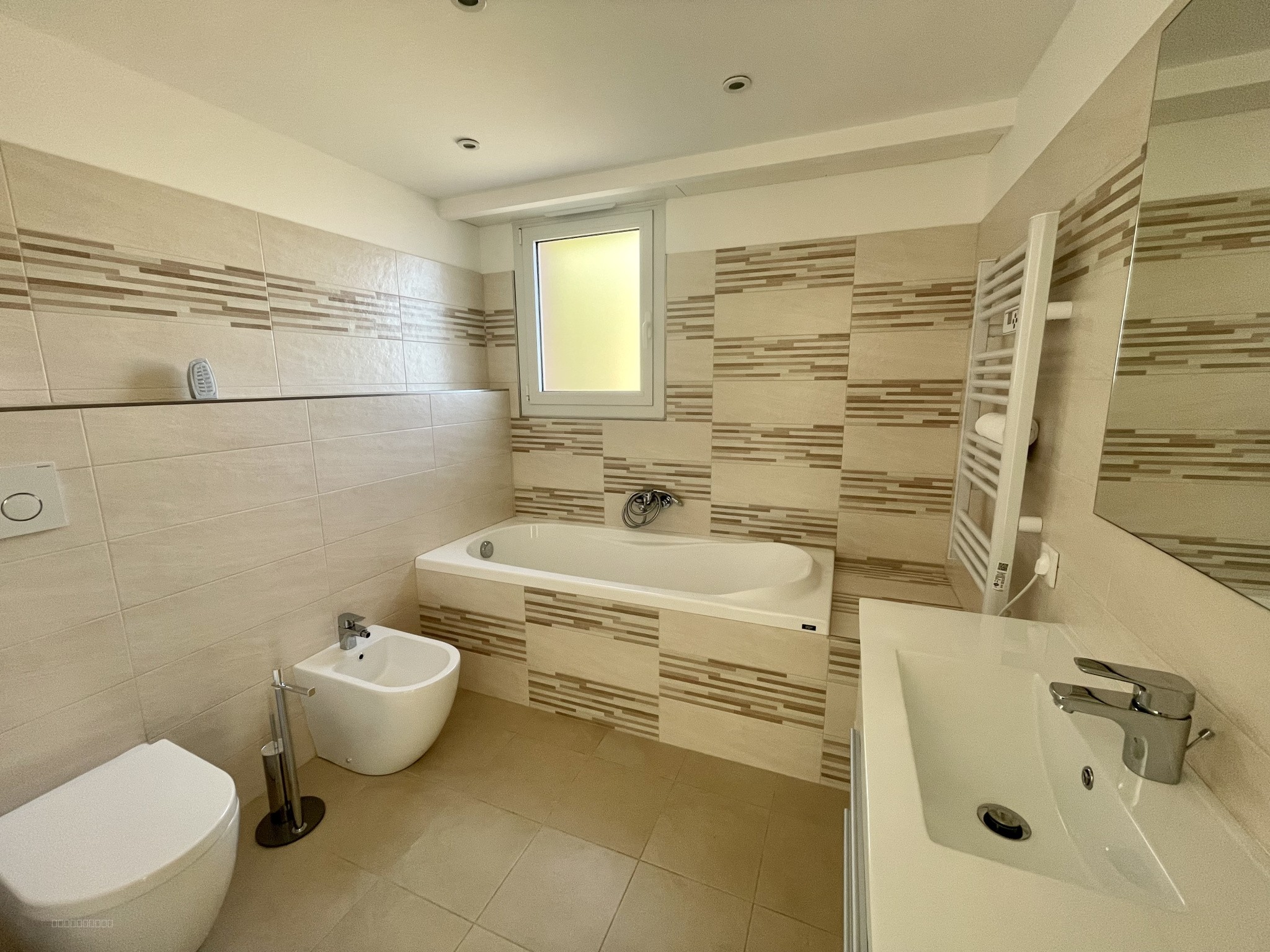 4 PIECES DERNIER ETAGE A MENTON GARAVAN — photo 6