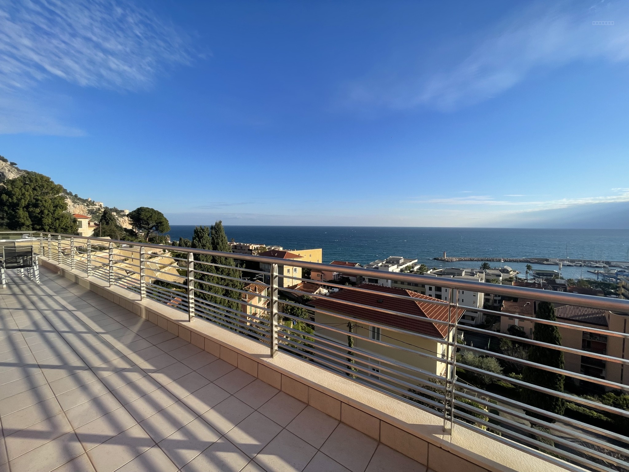 4 PIECES DERNIER ETAGE A MENTON GARAVAN — photo 9