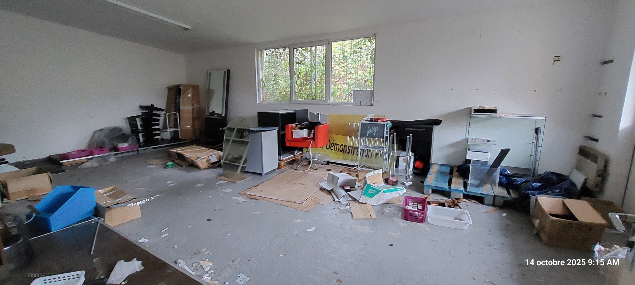 BATIMENT DE 410 M2 SITUE SUR UN AXE TRES PASSANT — photo 8