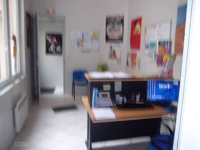 LOCAL DE 90 M2 SITUE EN CENTRE VILLE — photo 2