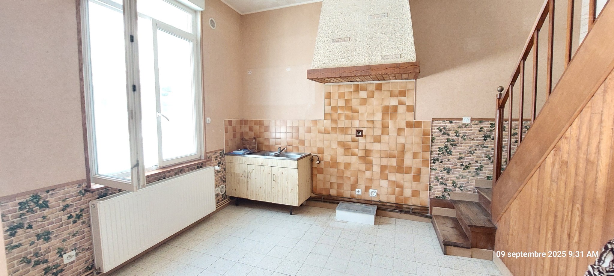 LOCAL DE 185 M2 PLACE SUR UN AXE TRES PASSANT TRES PROCHE CENTRE VILLE — photo 3