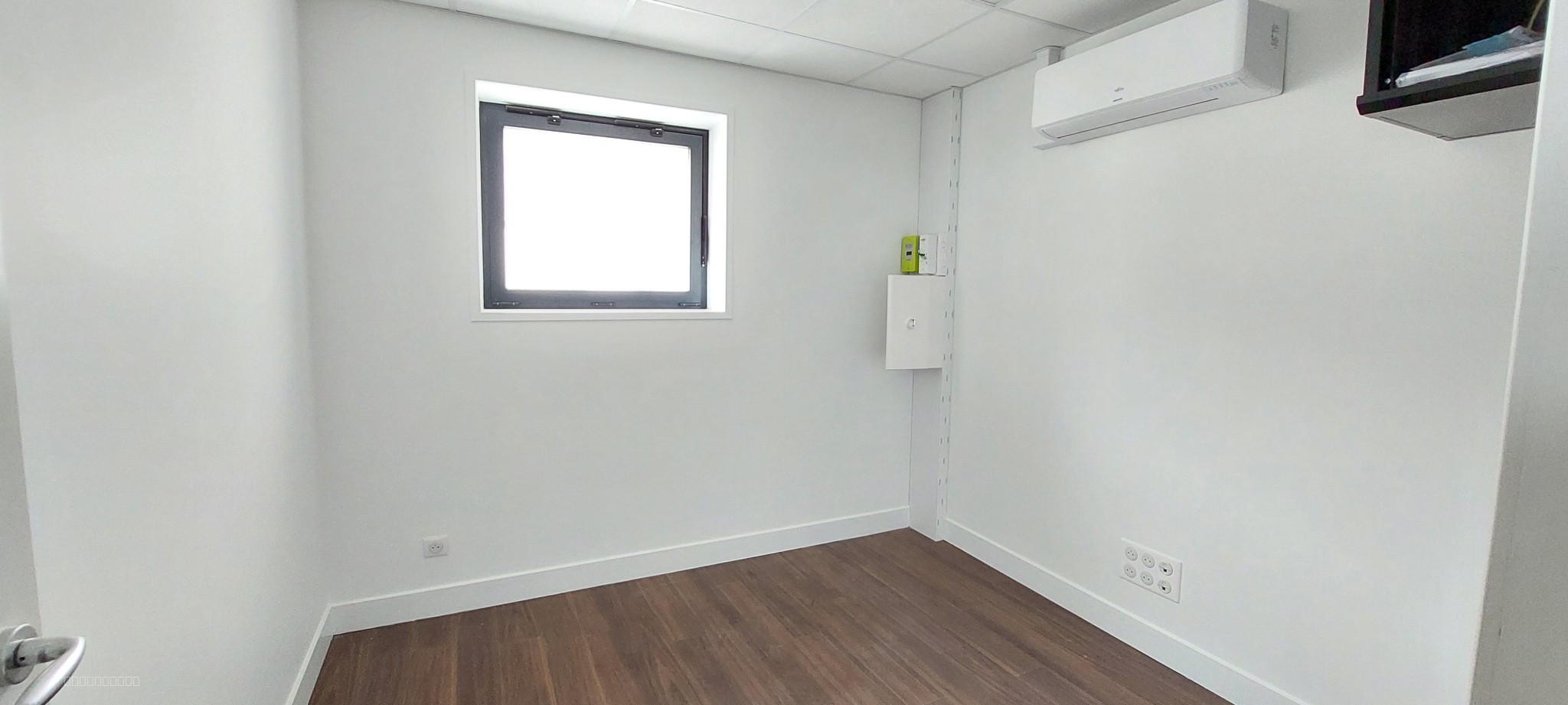 BUREAUX DE 54 M2 HYPER CENTRE — photo 4